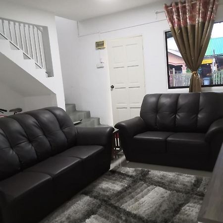 Abah 2 Room Homestay Pasir Gudang Exterior photo