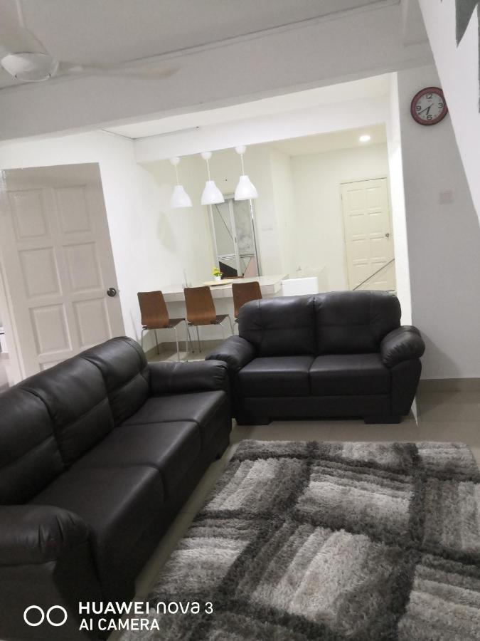 Abah 2 Room Homestay Pasir Gudang Exterior photo