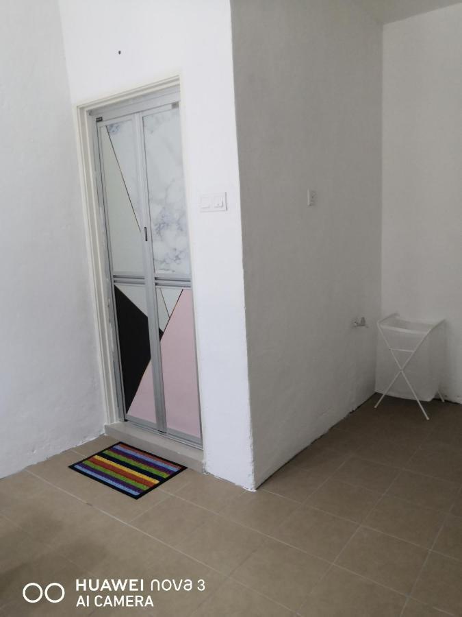 Abah 2 Room Homestay Pasir Gudang Exterior photo